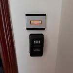 Апартамент Sea View Escape *