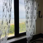 Sea View Escape Апартамент *