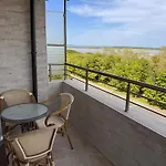 Sea View Escape Апартамент