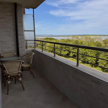 Апартамент Sea View Escape