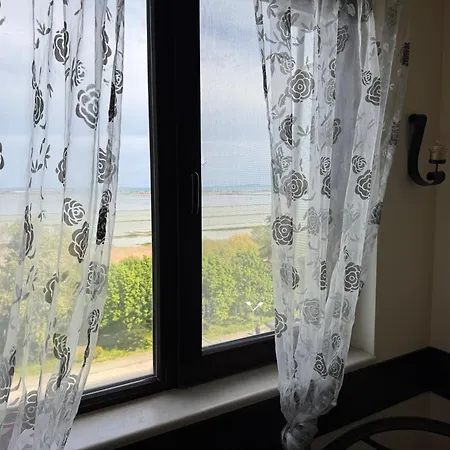 Sea View Escape 公寓 *